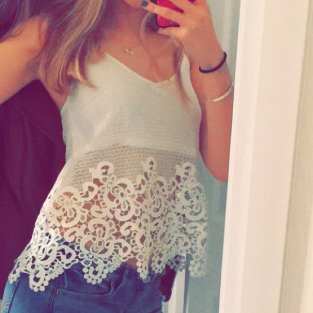 MOVING SALE! Lf white crochet top!